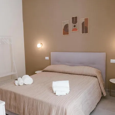 Guesthost - Maison Vittoria Comfortable And فندق مبيت وإفطار