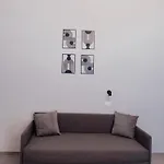 Guesthost - Maison Vittoria Comfortable And 3* Bari