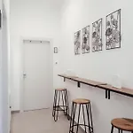 Guesthost - Maison Vittoria Comfortable And Alojamento de Acomodação e Pequeno-almoço Bari