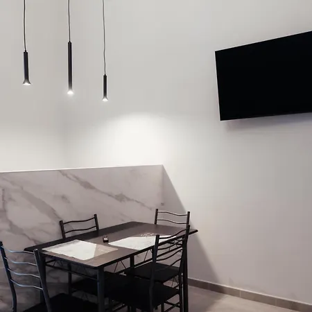 Guesthost - Maison Vittoria Comfortable And Bed & Breakfast 3*