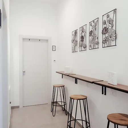 Guesthost - Maison Vittoria Comfortable And Alojamento de Acomodação e Pequeno-almoço Bari